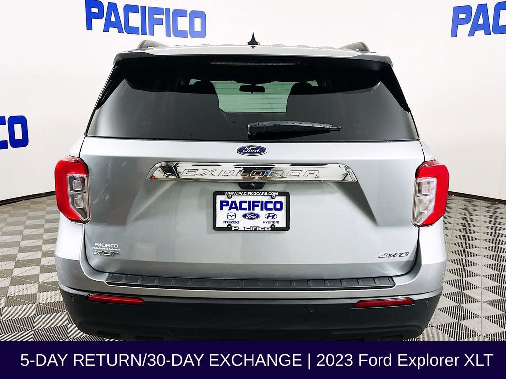 Certified 2023 Ford Explorer XLT image 4