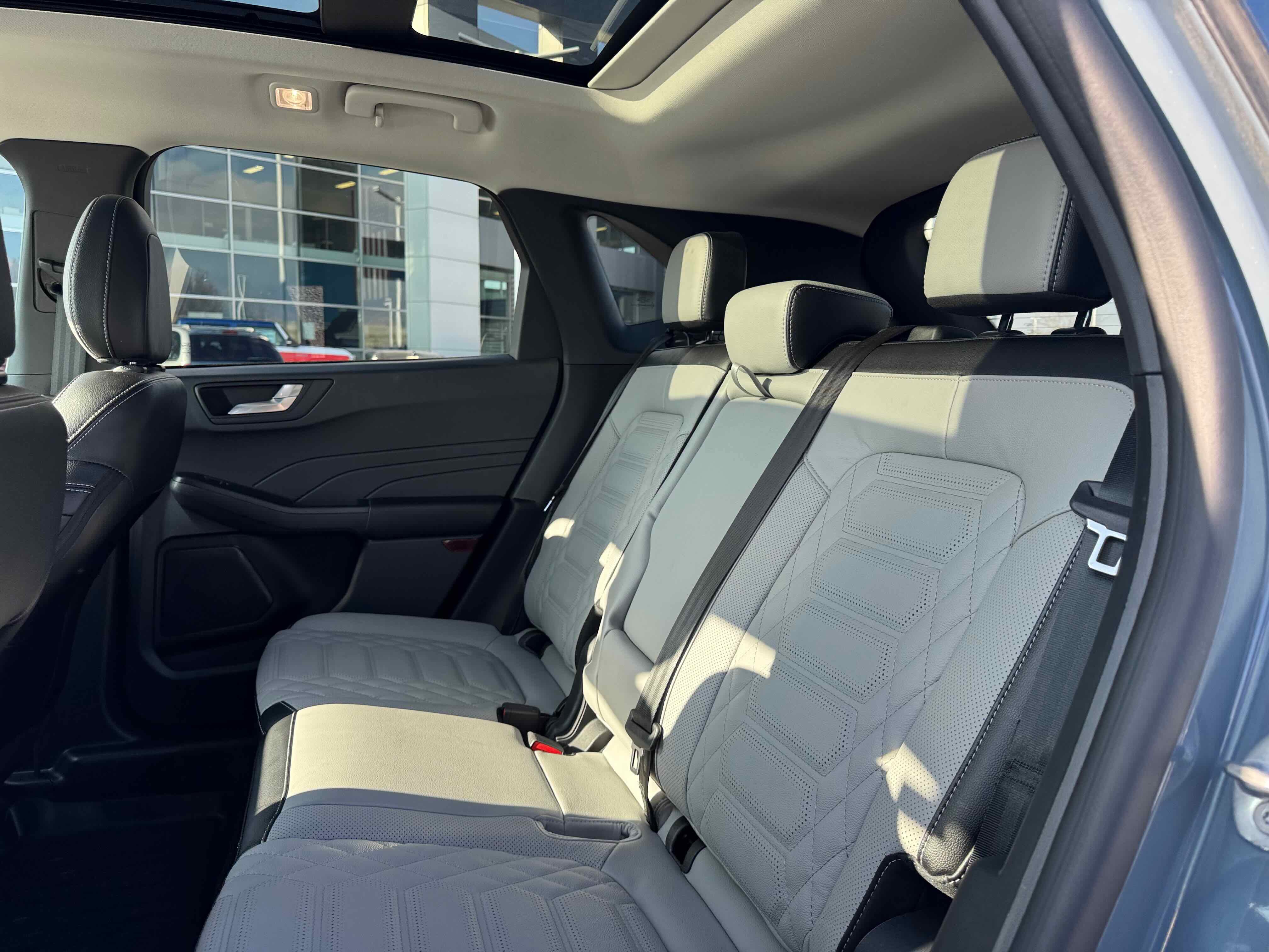 Certified 2023 Ford Escape Platinum w/ Premium Technology Package image 28