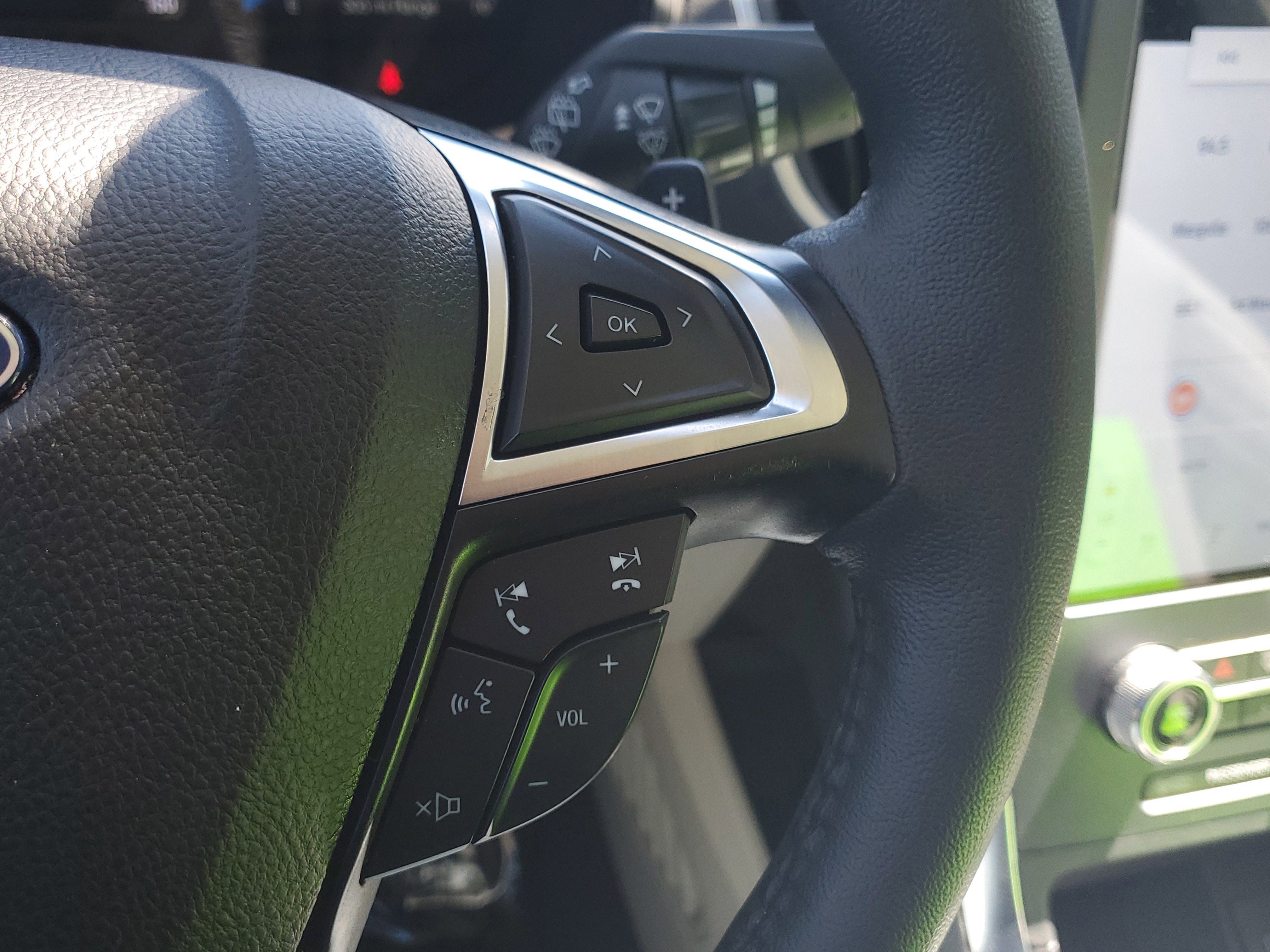 Certified 2023 Ford Edge Titanium w/ Class II Trailer Tow Package image 25