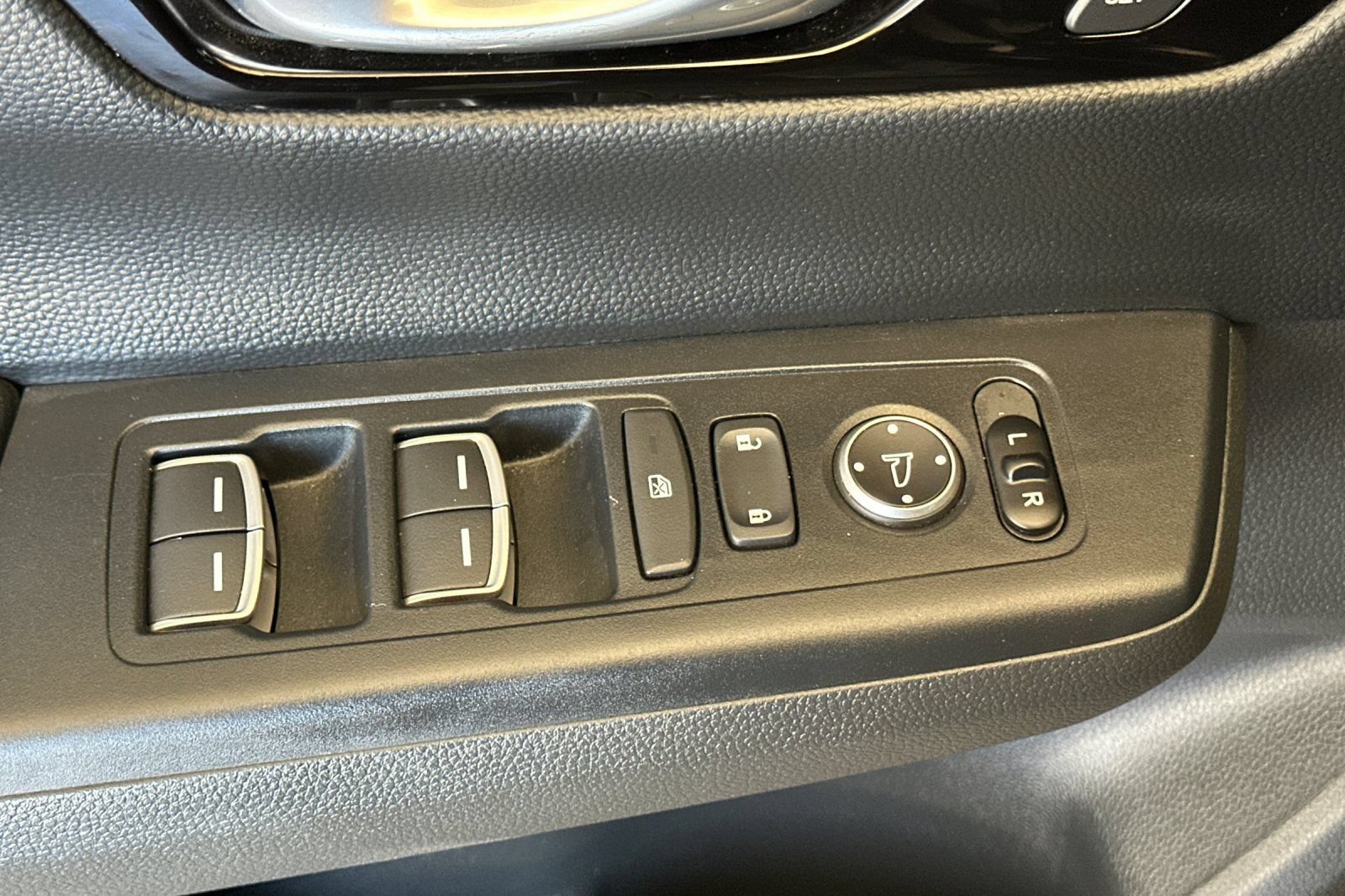 Used 2023 Honda CR-V EX-L image 11