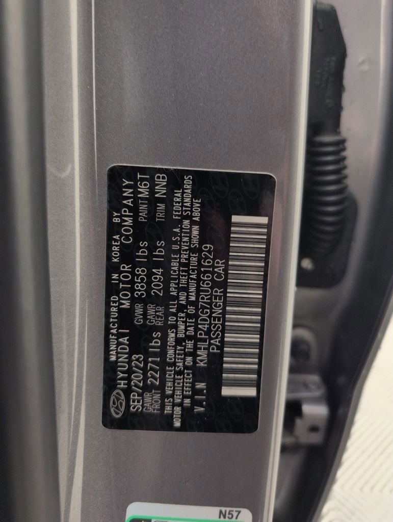 Used 2024 Hyundai Elantra Limited image 46