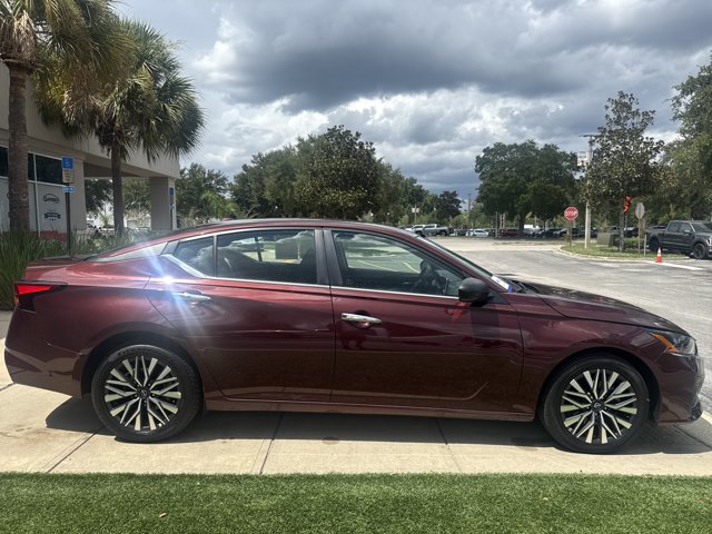 Used 2025 Nissan Altima 2.5 SV FWD image 4