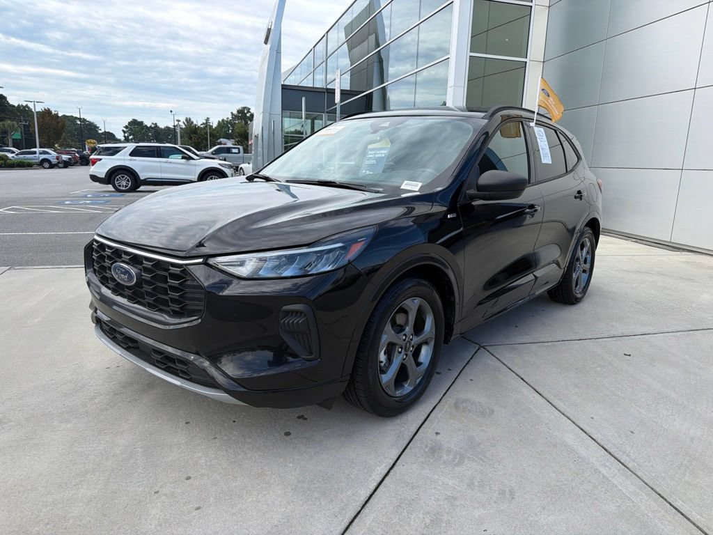Certified 2023 Ford Escape ST-Line w/ Tech Pack #1 FWD image 3