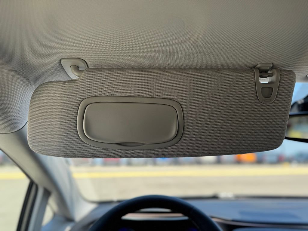 Used 2023 Chrysler Voyager LX FWD image 21