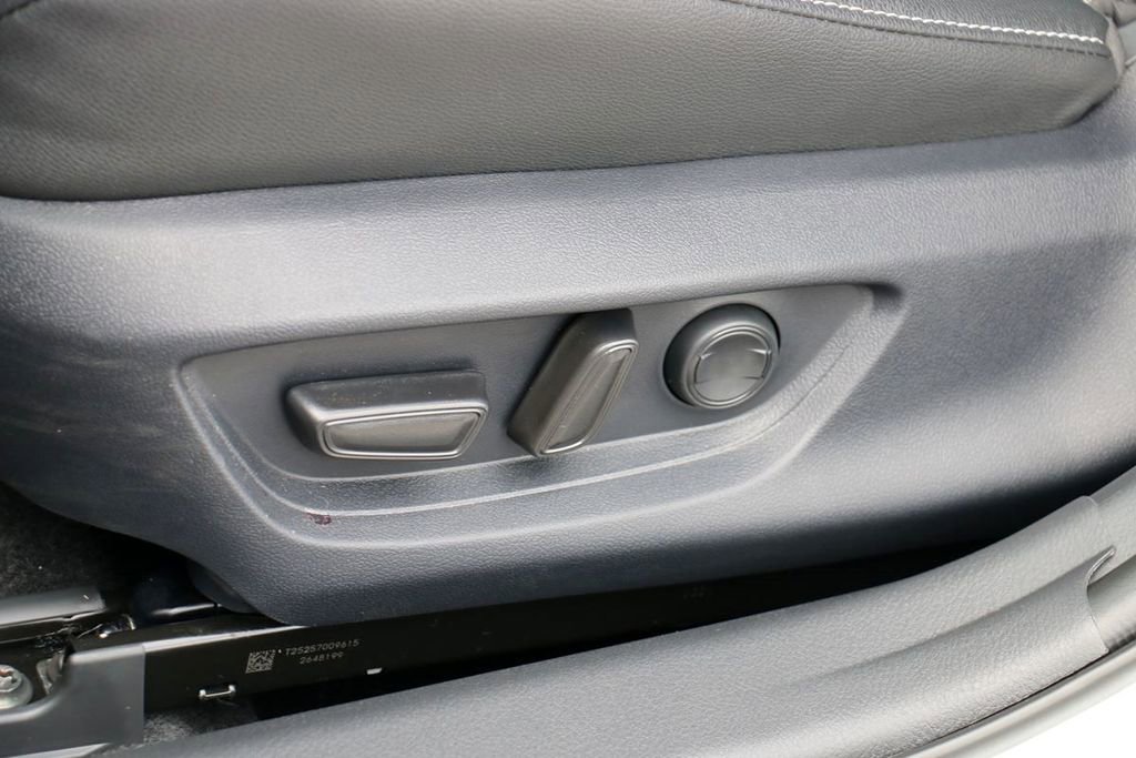 Used 2026 Toyota Camry XLE w/ Convenience Package image 19