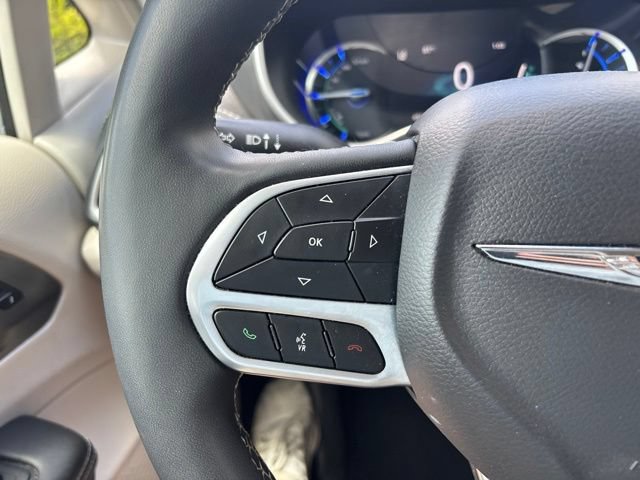 Used 2024 Chrysler Pacifica Limited FWD image 17