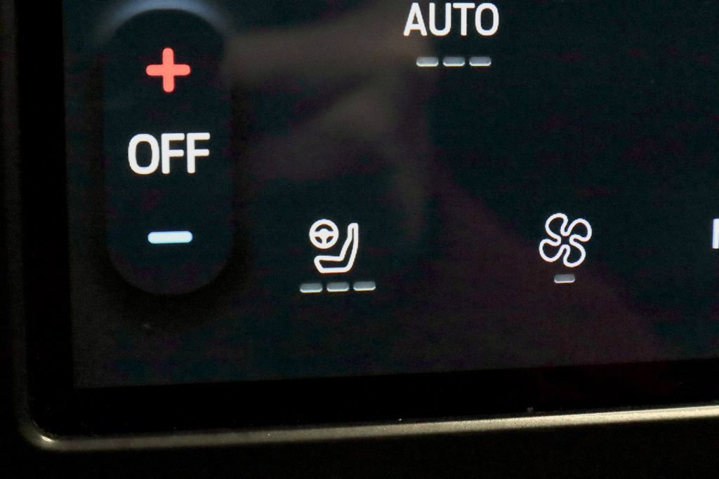 Certified 2024 Ford Edge SEL w/ Convenience Package AWD/4WD image 11