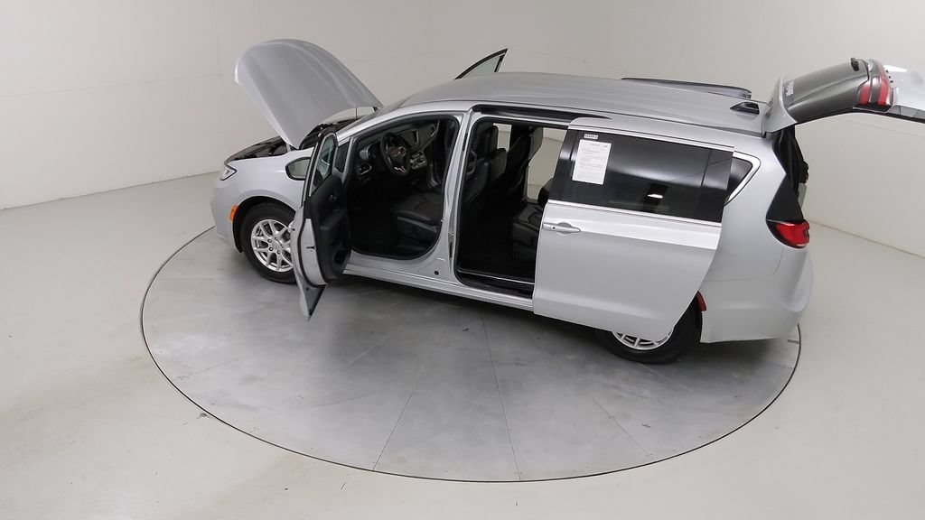 Used 2026 Chrysler Pacifica Select FWD image 51
