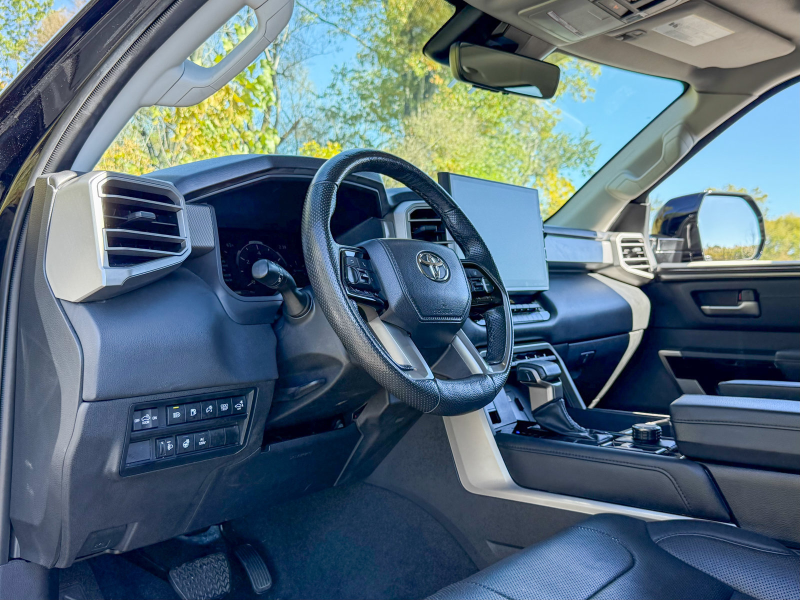 Used 2023 Toyota Tundra Limited w/ Power Package AWD/4WD image 14