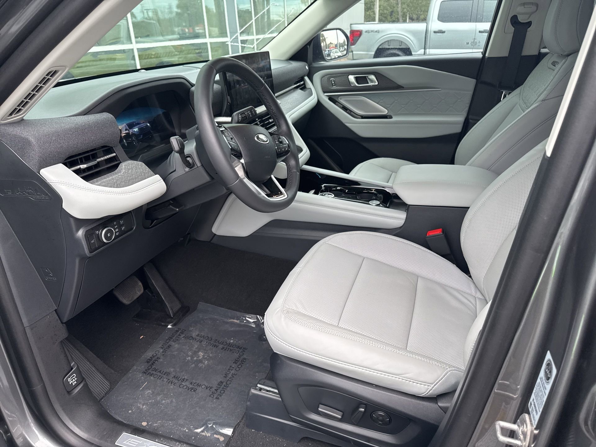 Certified 2025 Ford Explorer Platinum w/ LUX Leather Package image 15