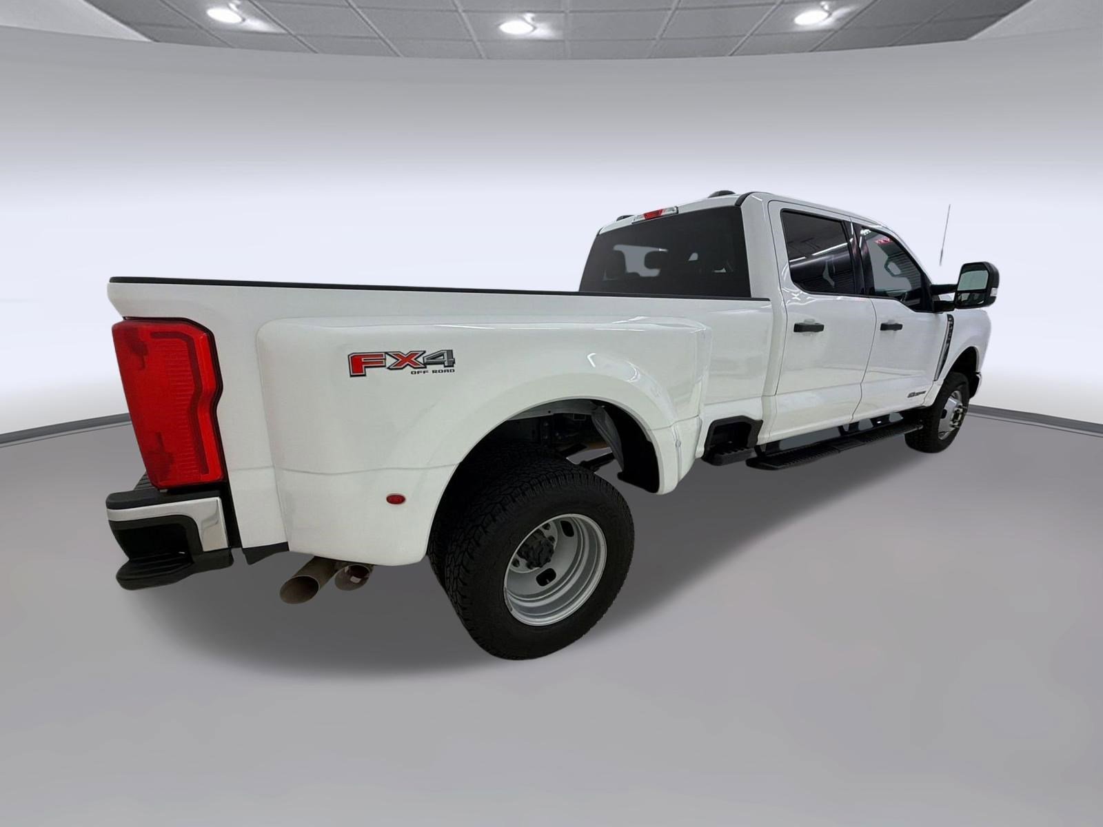 Certified 2024 Ford F350 XLT w/ FX4 Off-Road Package AWD/4WD image 9