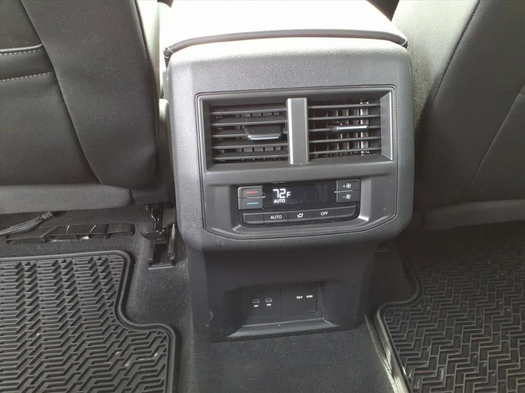 Used 2023 Volkswagen Atlas SE image 12
