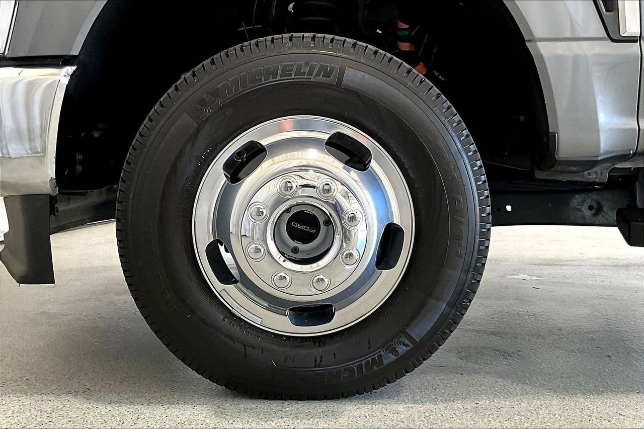 Certified 2025 Ford F350 Lariat AWD/4WD image 12