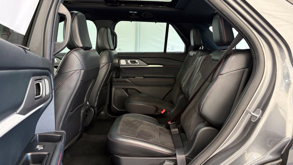 Certified 2025 Ford Explorer ST AWD/4WD image 18