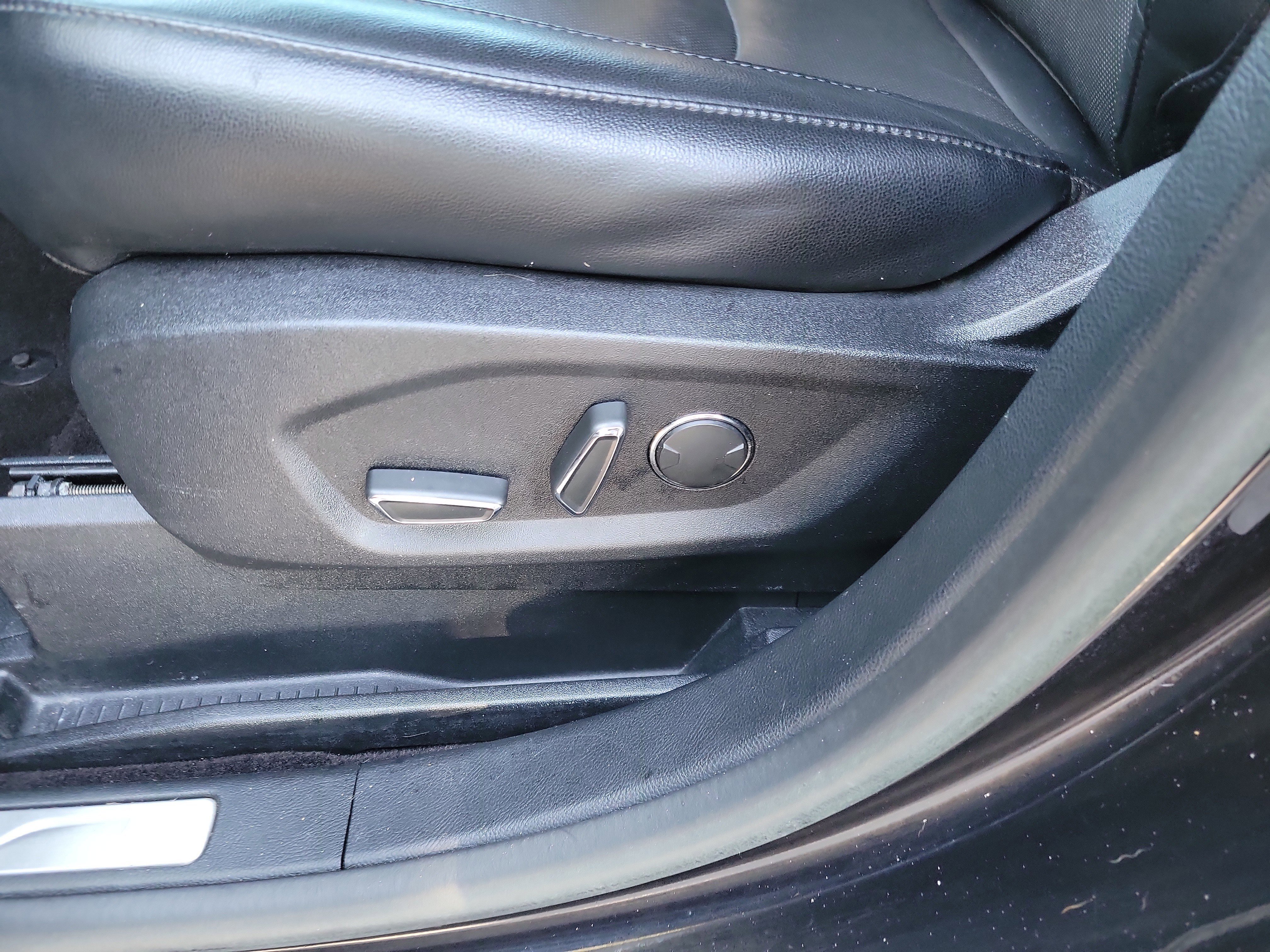 Certified 2019 Ford Edge Titanium w/ Equipment Group 301A image 9