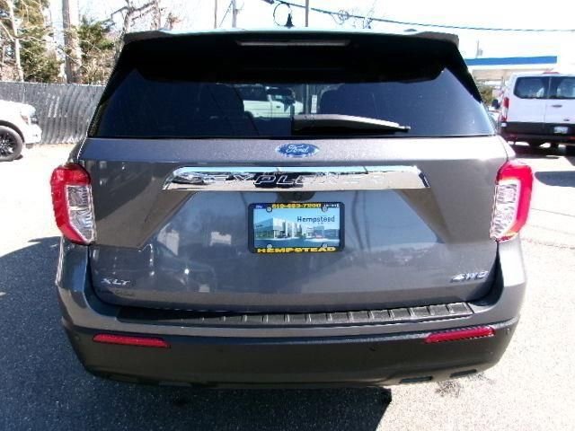 Certified 2023 Ford Explorer XLT image 3