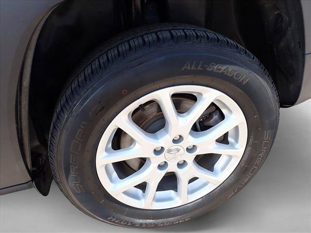 Used 2018 Jeep Cherokee Latitude Plus w/ Cold Weather Group AWD/4WD image 7