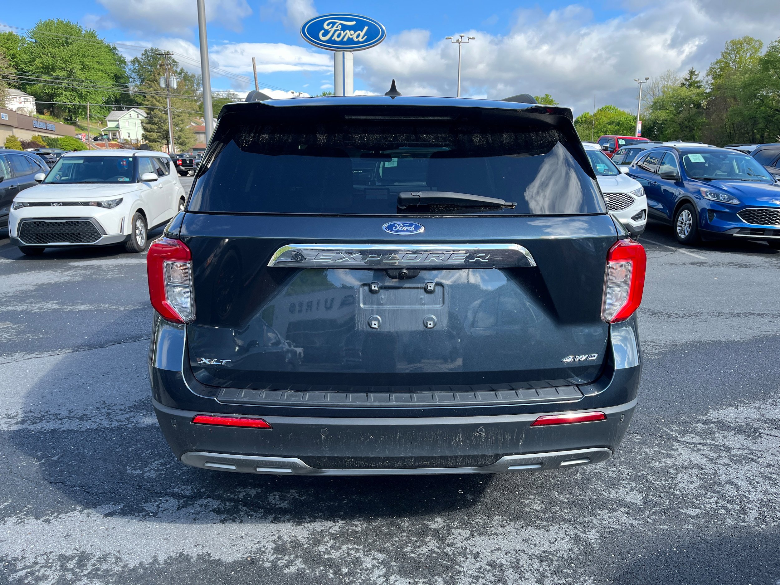 Certified 2022 Ford Explorer XLT w/ Equipment Group 202A AWD/4WD image 5