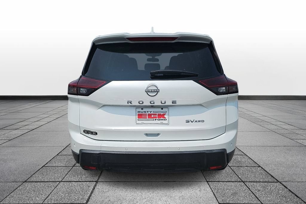 Used 2024 Nissan Rogue SV AWD/4WD image 6