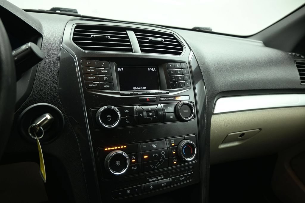 Certified 2018 Ford Explorer FWD image 13