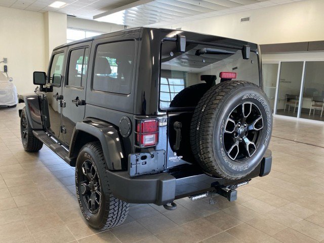 Used 2017 Jeep Wrangler Unlimited Sahara AWD/4WD image 5