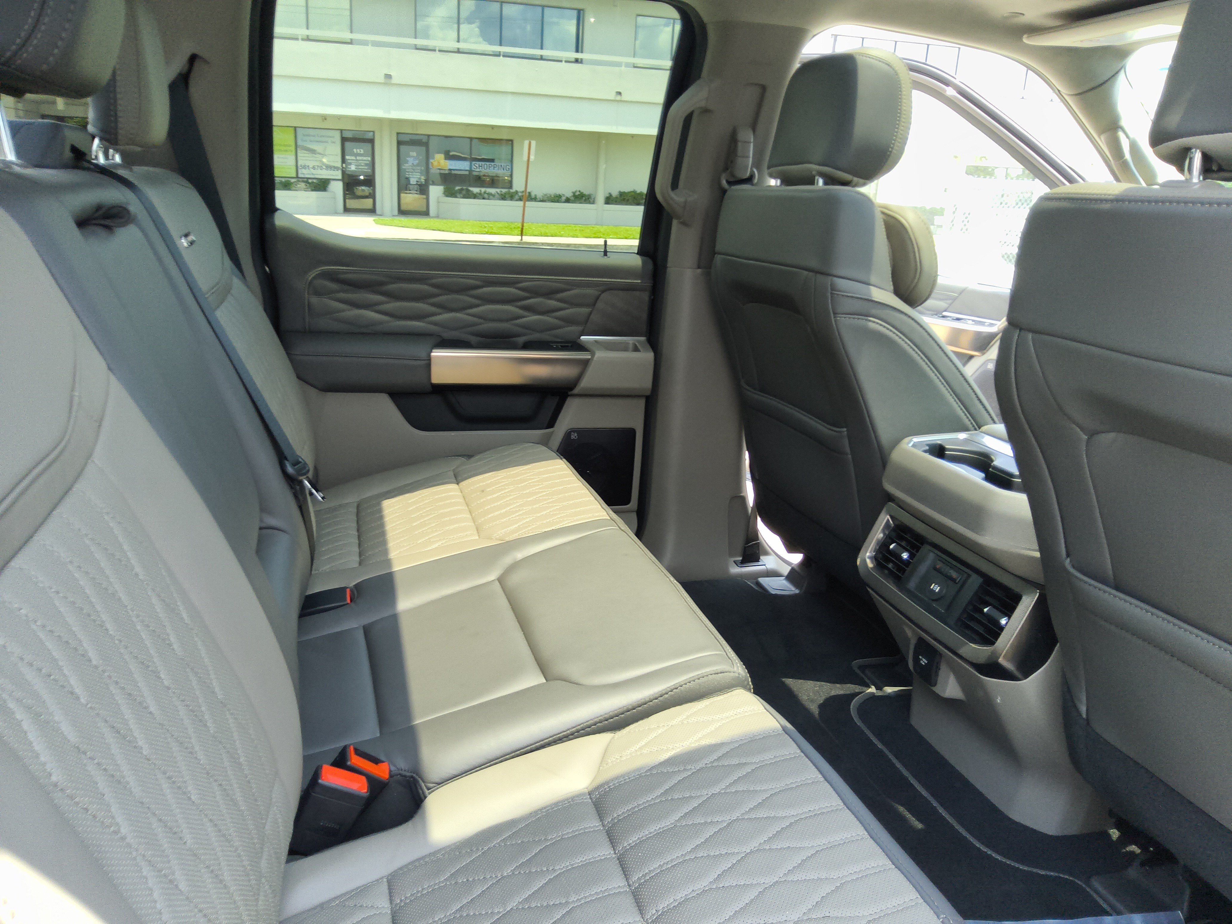 Certified 2025 Ford F450 Platinum w/ Platinum Plus Package AWD/4WD image 30