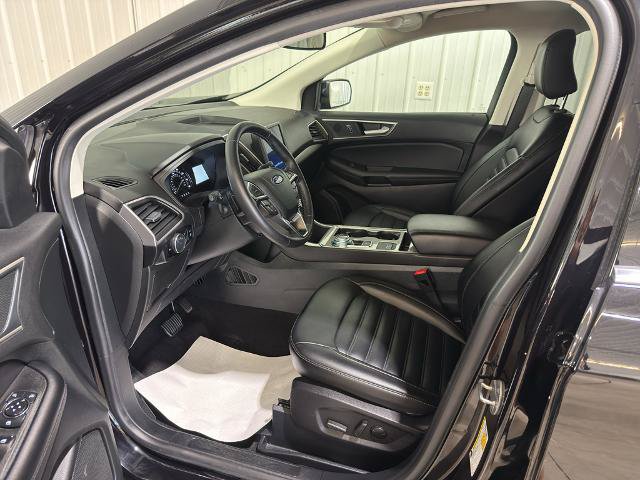 Certified 2024 Ford Edge SEL w/ Convenience Package AWD/4WD image 2