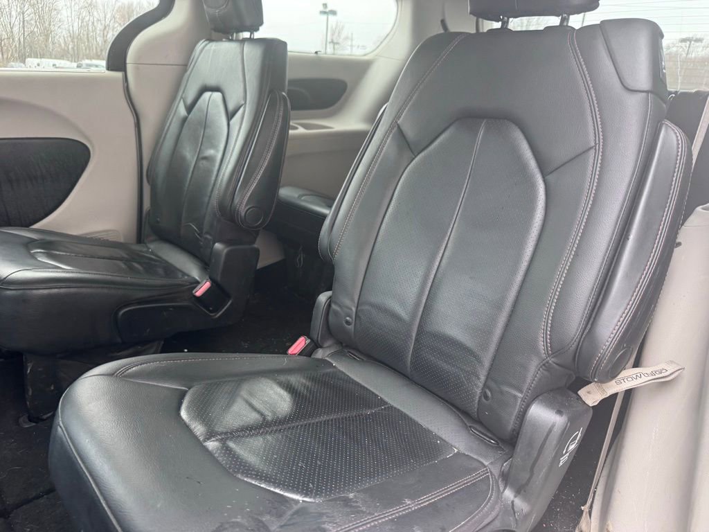 Used 2020 Chrysler Pacifica Touring-L image 10