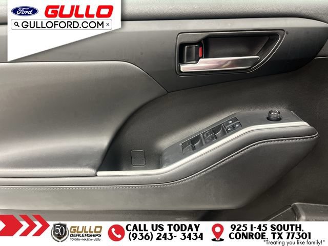 Used 2022 Toyota Highlander XLE FWD image 18