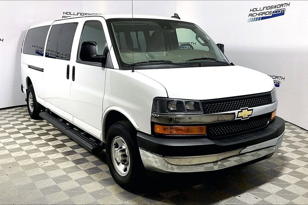 Used 2023 Chevrolet Express 3500 LT w/ LT Preferred Equipment Group RWD image 3