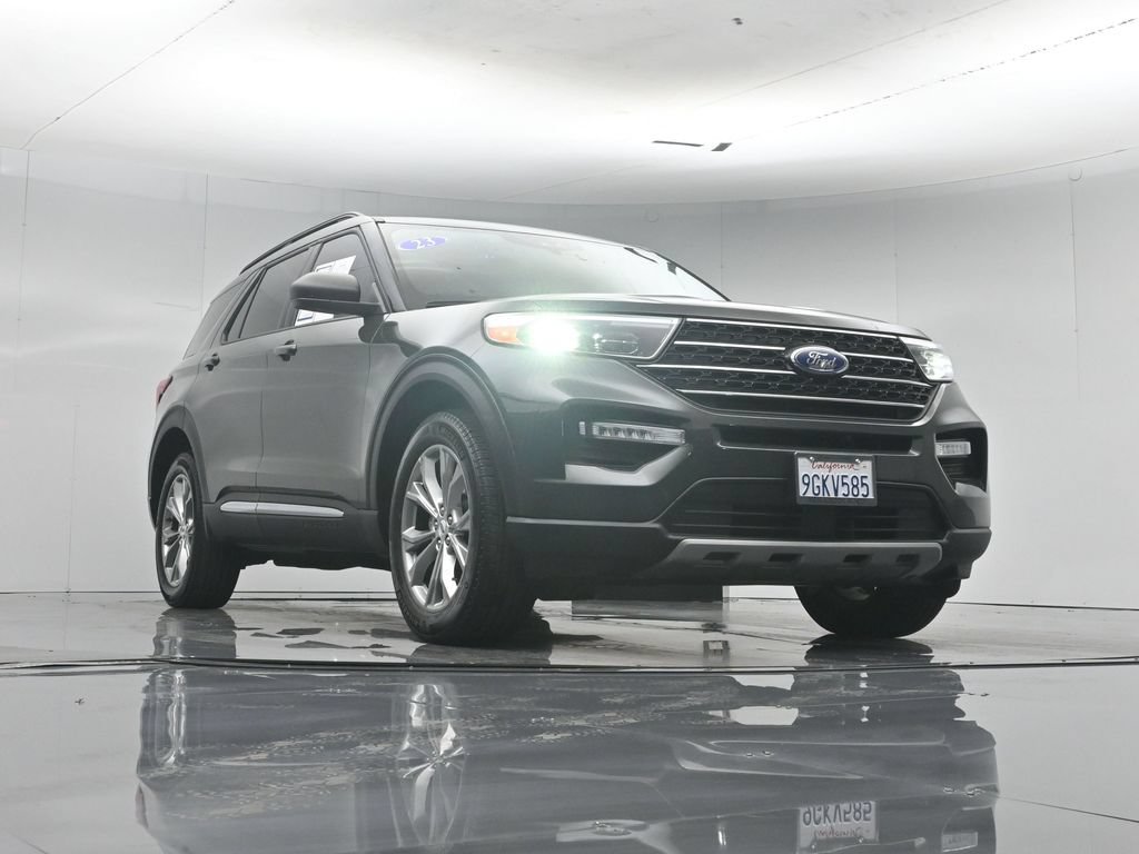 Certified 2023 Ford Explorer XLT w/ Equipment Group 202A AWD/4WD image 3