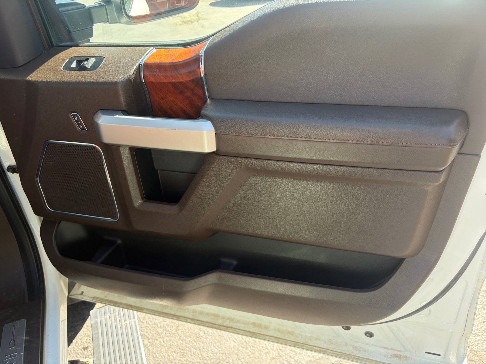 Certified 2022 Ford F350 King Ranch w/ King Ranch Ultimate Package AWD/4WD image 31