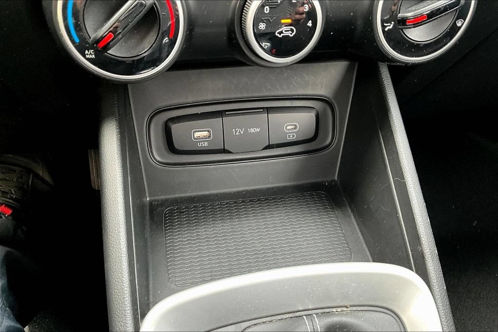 Used 2023 Hyundai Venue SE w/ Cargo Package FWD image 18