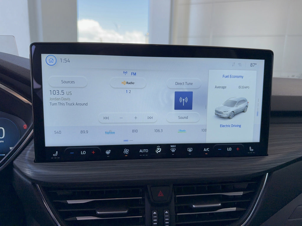 Certified 2025 Ford Escape SE w/ PHEV Premium Package image 17