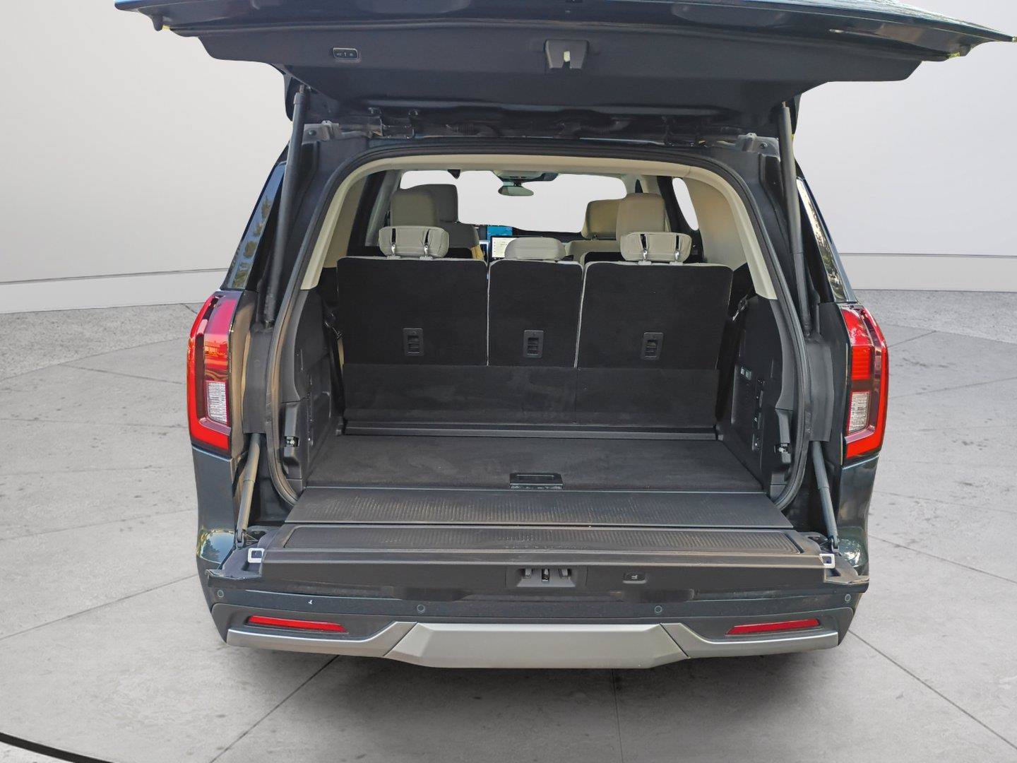 Certified 2025 Ford Expedition Platinum w/ Driver's Package AWD/4WD image 22