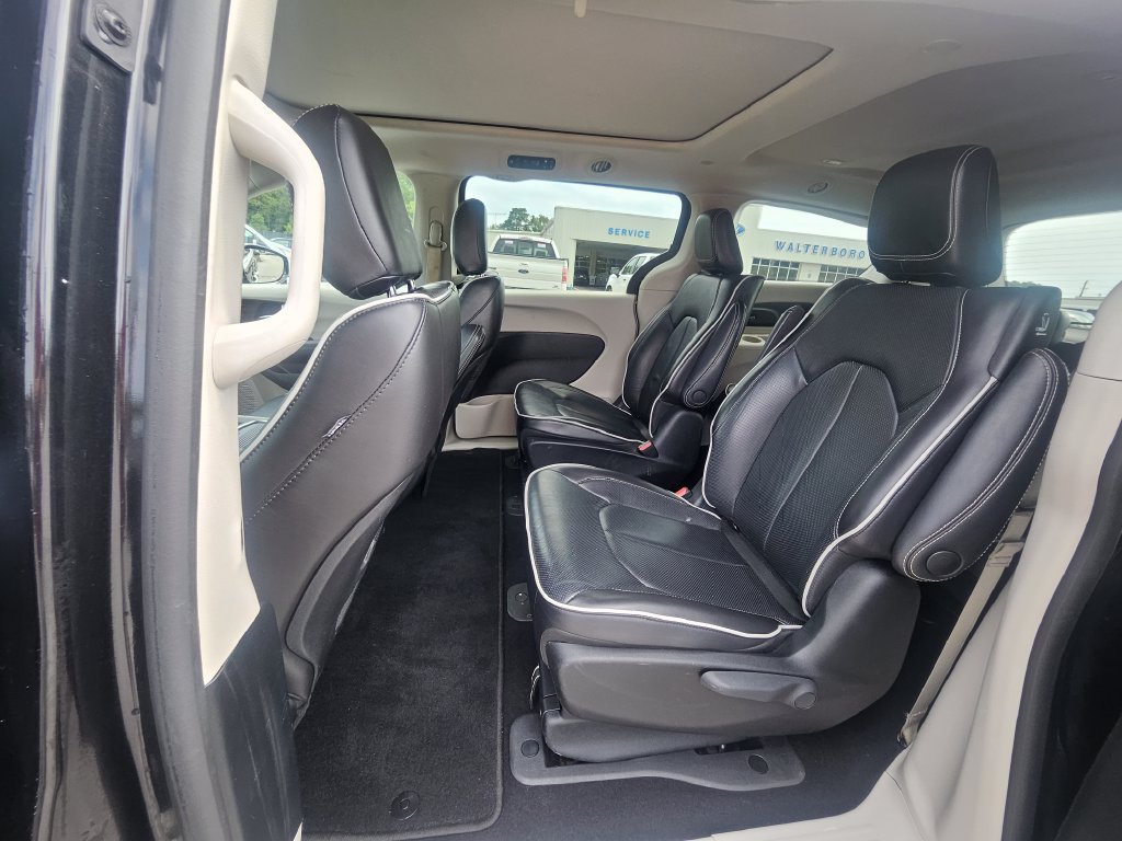 Used 2023 Chrysler Pacifica Limited FWD image 15