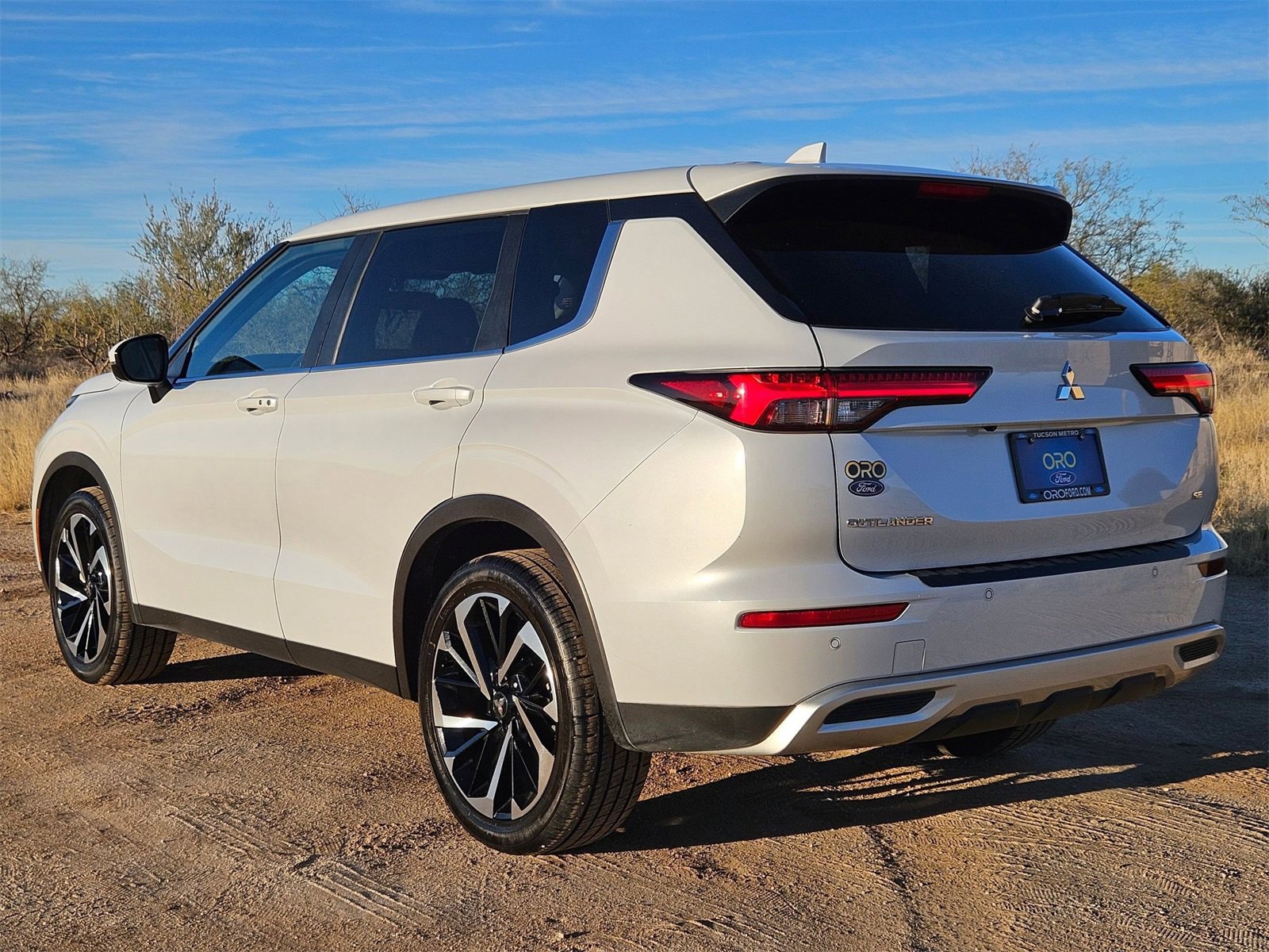 Used 2023 Mitsubishi Outlander SE image 8