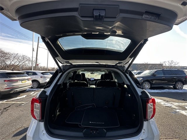 Certified 2022 Ford Explorer XLT w/ Equipment Group 202A image 43
