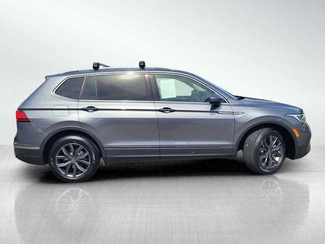 Used 2023 Volkswagen Tiguan SE w/ Panoramic Sunroof Package FWD image 3