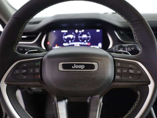 Used 2023 Jeep Grand Cherokee L Limited w/ Black Appearance Package AWD/4WD image 17