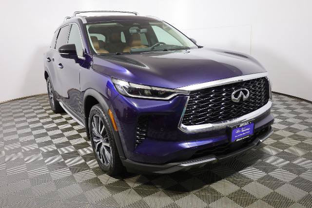 Used 2023 INFINITI QX60 Sensory w/ Vision Package AWD/4WD image 3