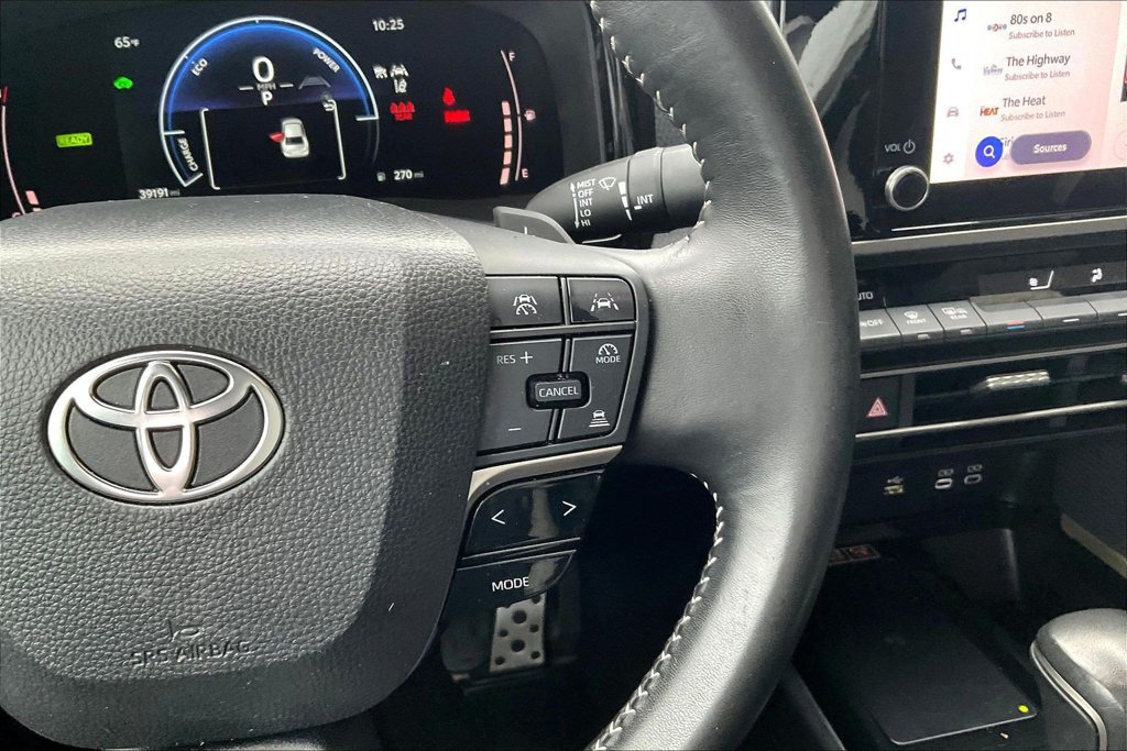 Used 2025 Toyota Camry SE FWD image 12
