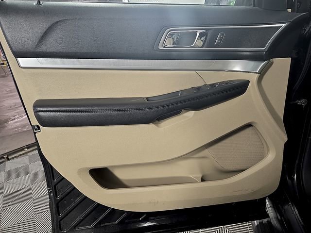 Certified 2017 Ford Explorer XLT w/ Equipment Group 202A FWD image 12