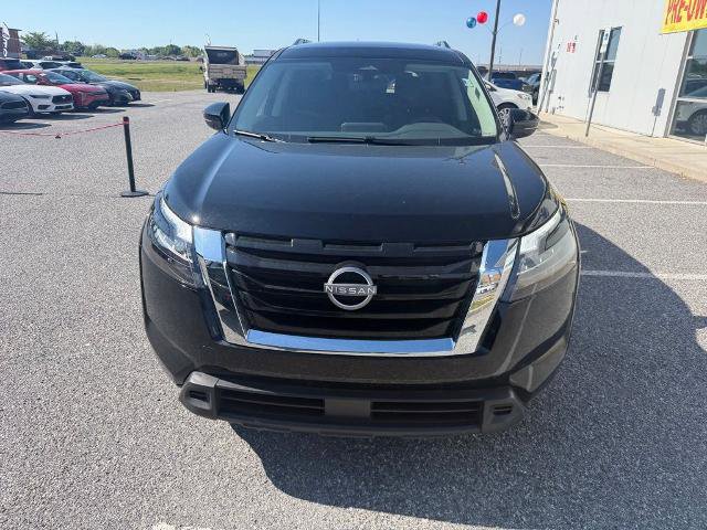 Used 2025 Nissan Pathfinder SV FWD image 3