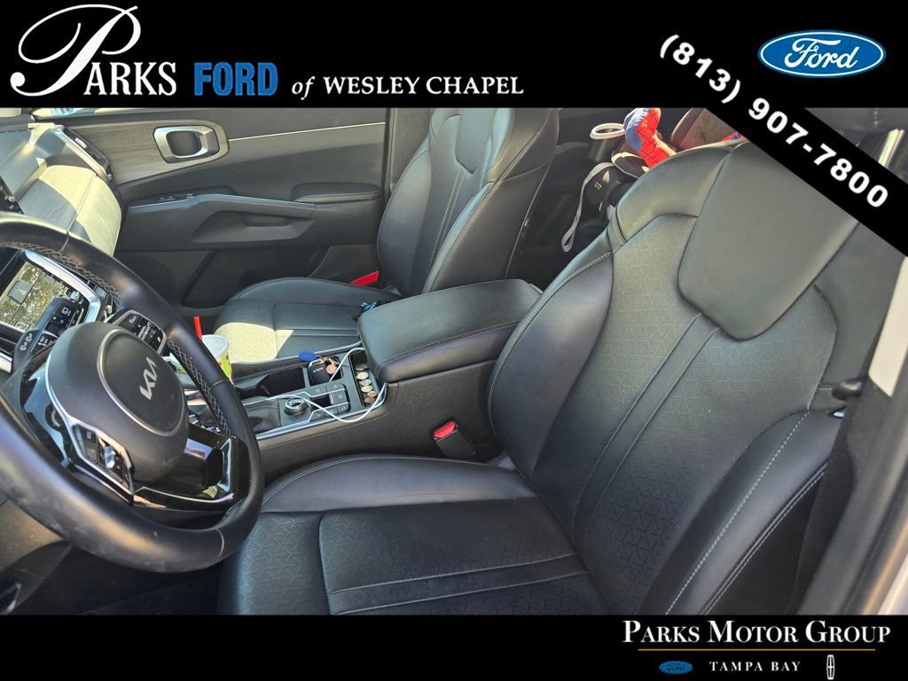 Used 2022 Kia Sorento EX w/ Panoramic Sunroof Package image 4