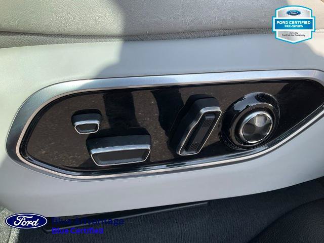 Used 2023 Jeep Grand Cherokee Overland w/ Luxury Tech Group IV AWD/4WD image 19