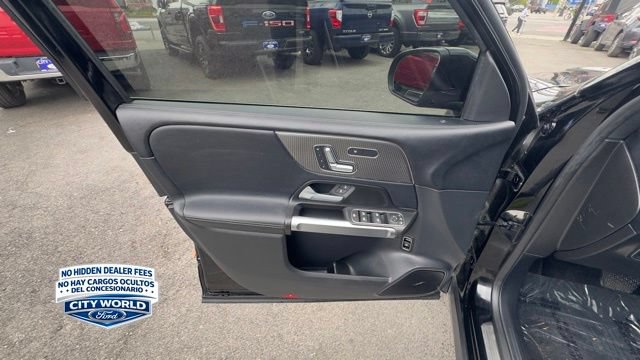 Used 2021 Mercedes-Benz GLB 250 4MATIC w/ Premium Package image 6