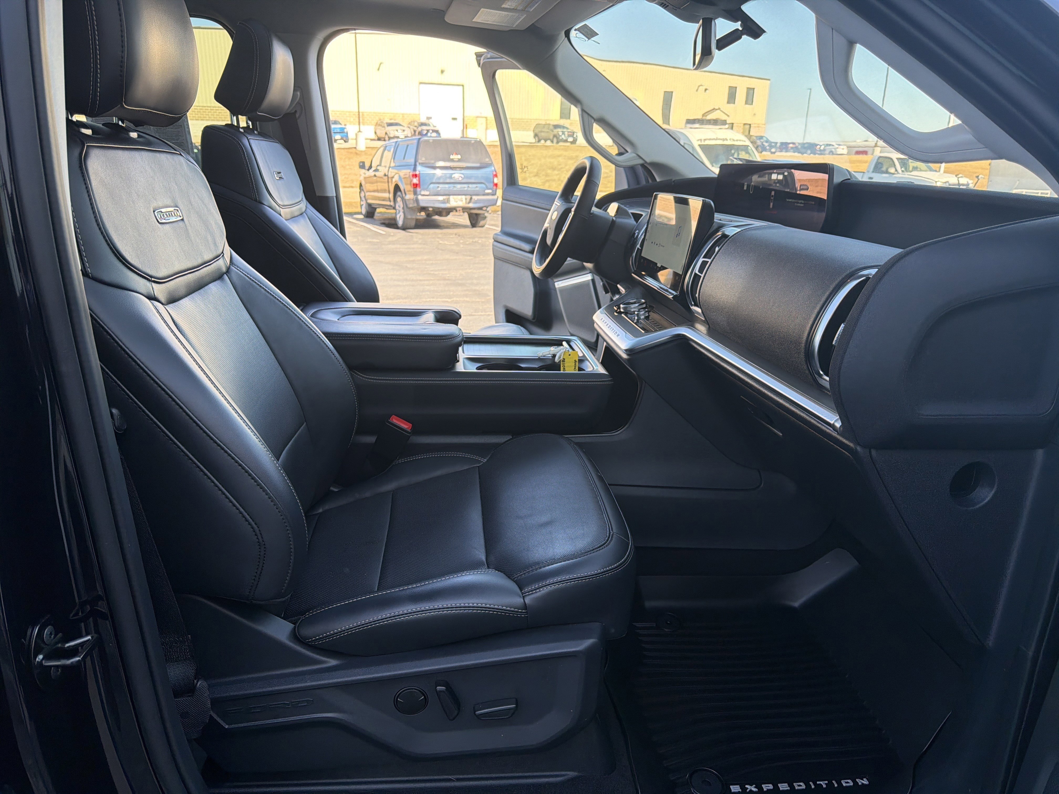 Certified 2025 Ford Expedition Platinum image 41