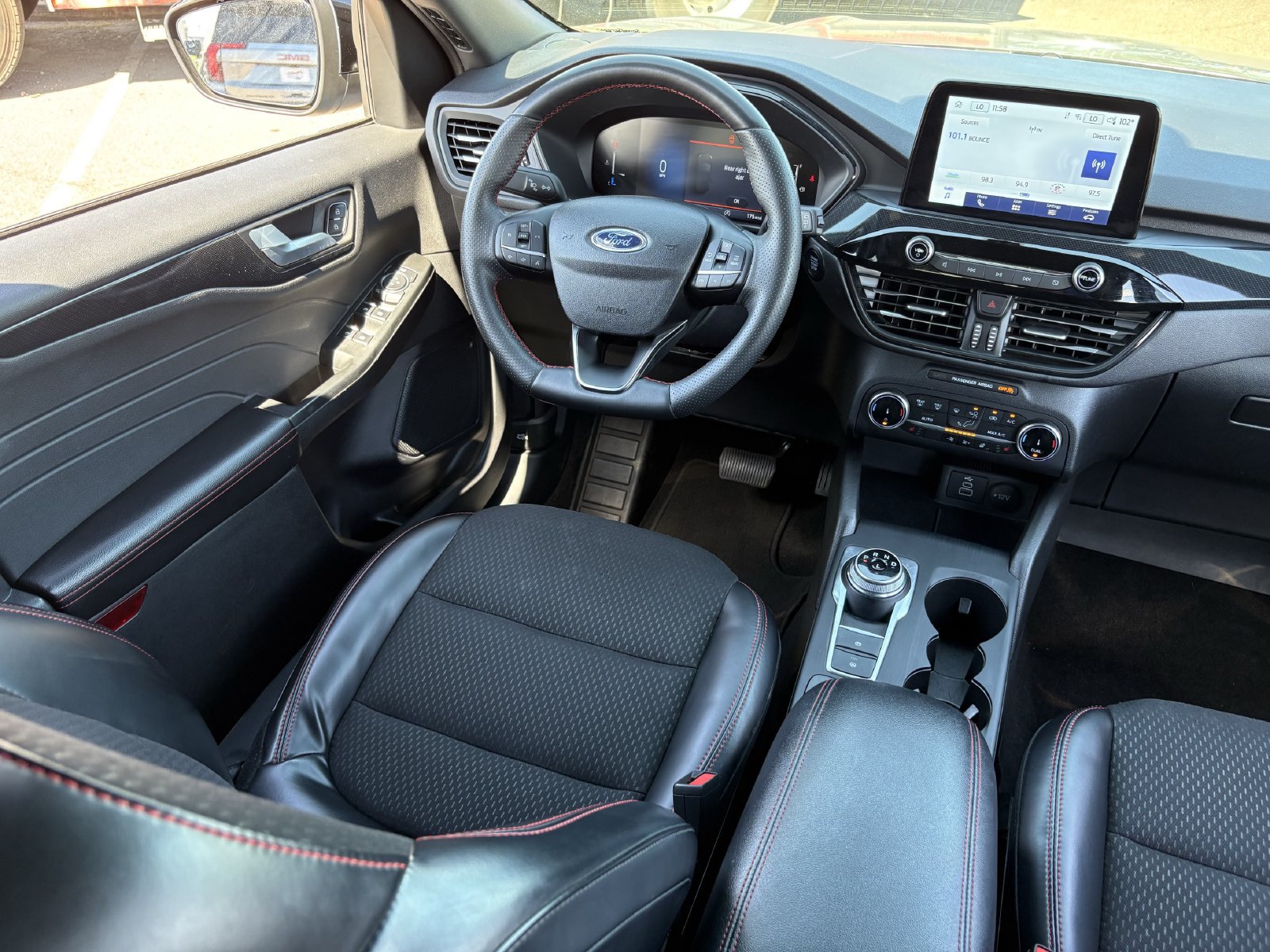 Certified 2025 Ford Escape ST-Line Select AWD/4WD image 19