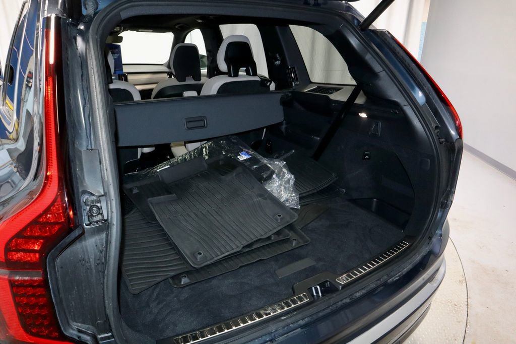 Used 2025 Volvo XC90 B5 Plus w/ Protection Package AWD/4WD image 13